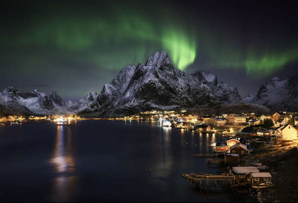 Luci settentrionali su Reine, Norvegia
 - Foto, immagini