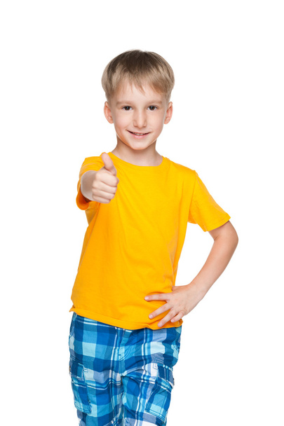 Smiling little boy with his thumb up - Φωτογραφία, εικόνα