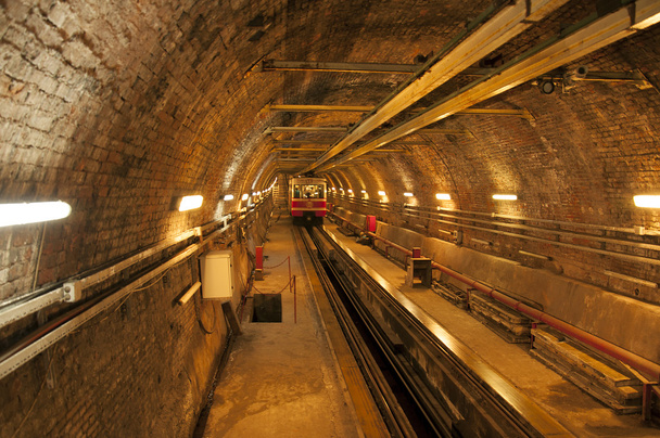 Línea del túnel viejo
 - Foto, Imagen