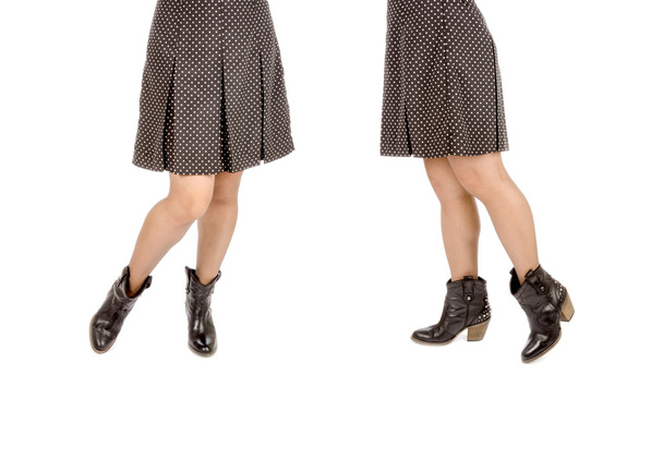水玉のフレア スカートと西部の足首のブーツ - 写真・画像