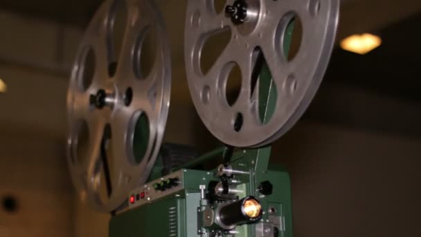Projecteur de film projetant le film de 16mm
 - Séquence, vidéo