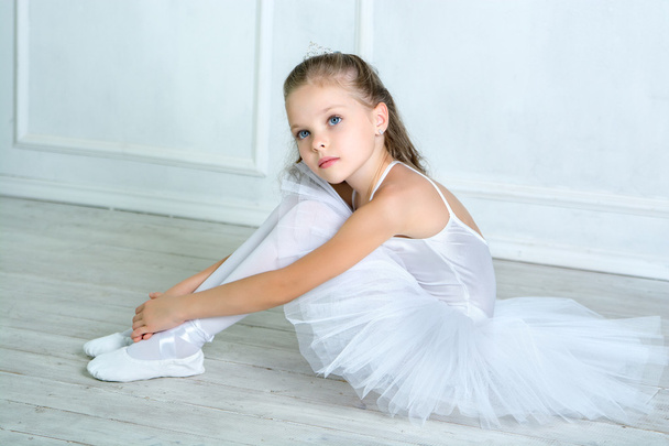 Young ballerina in a playful mood - 写真・画像