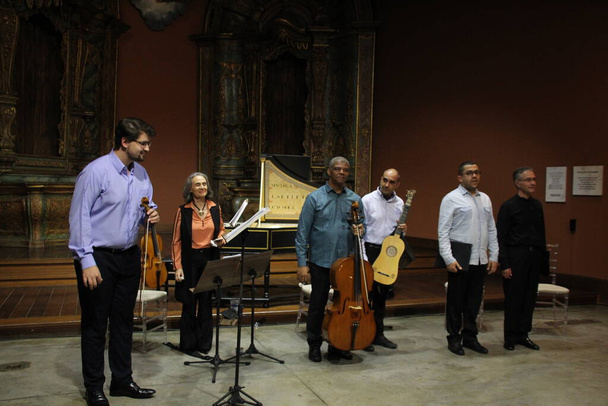 Closing concert of the 2nd Brazilian Symposium of Musicology, in Curitiba. July 8, 2022, Curitiba, Parana, Brazil: Closing concert of the 2nd Brazilian Symposium on Musicology, with artistic direction and violin by Matheus Prust - Foto, afbeelding