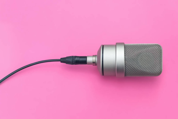 Mic, professional diaphragm microphone. Pink background - Valokuva, kuva