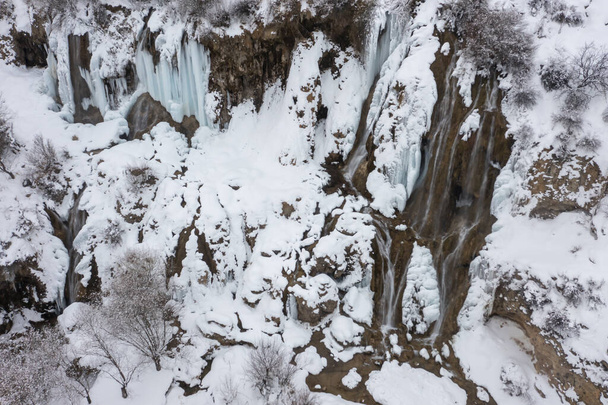 Girlevik Waterfall. Winter season. Girlevik Village Caglayan Subdistrict, Erzincan, Turkey - Foto, Imagem
