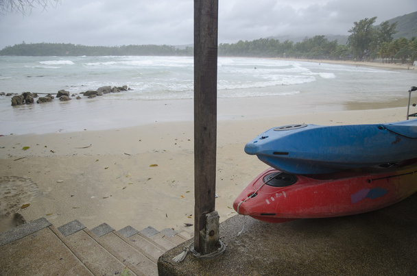 Дошки для серфінгу і Ката-Біч на штормової погоди, Пхукет, Таїланд - Фото, зображення