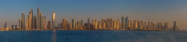Dubai, Ηνωμένα Αραβικά Εμιράτα - 16 Οκτωβρίου: Σύγχρονα κτίρια στη μαρίνα του Ντουμπάι, Ντουμπάι - Φωτογραφία, εικόνα