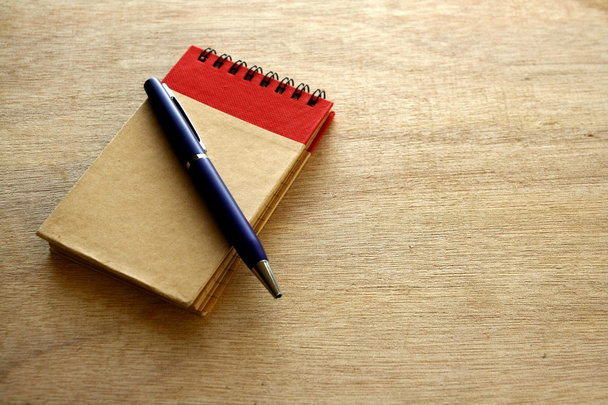 Quaderno e penna
 - Foto, immagini