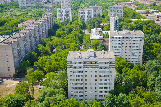 Residential area in a clean area of the city. Dwelling houses among the trees - Photo, Image