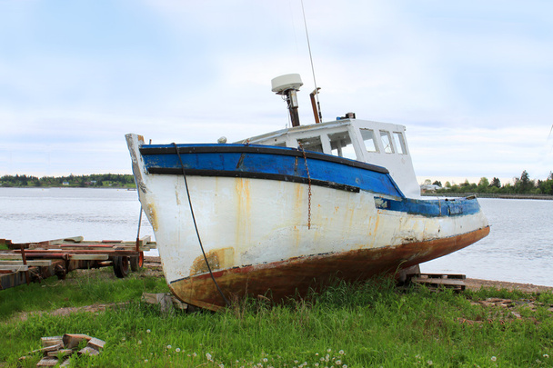 Gestrandetes Fischerboot - Foto, Bild
