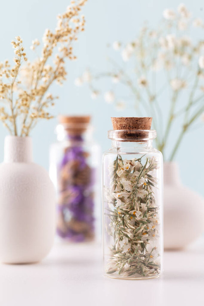 Dried homeopathy flowers with bottle. Natural herbs medicine. Herbal medicine. Homeopathy end alternative medicine backgrouns. - Foto, afbeelding