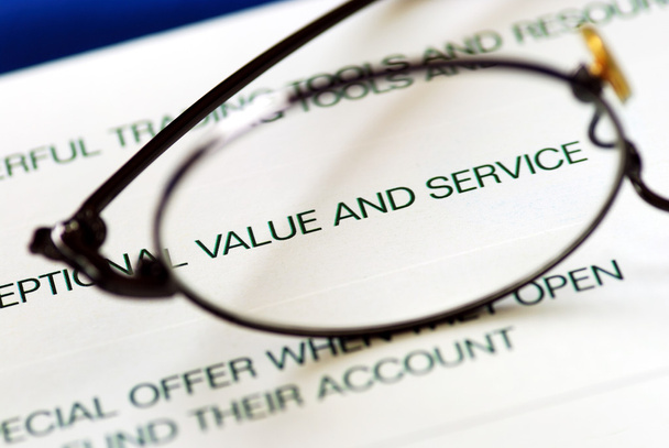 Фокус на ценности и услугах, изолированных от синего
 - Фото, изображение