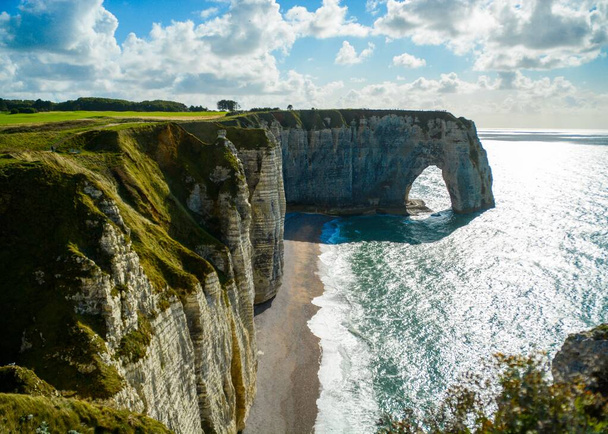 Rocky cliffs of Etretat in Normandy, France - Фото, зображення