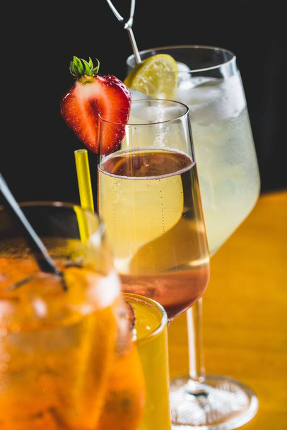 A vertical closeup of glasses of cocktails on bar counter - Φωτογραφία, εικόνα