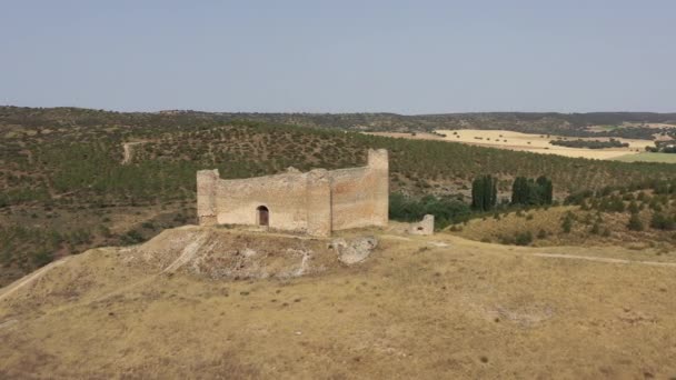 Haron linna on 1400-luvun renessanssilinna, joka sijaitsee Espanjan Villaescusa de Haro Cuencan kunnassa Espanjassa. - Materiaali, video