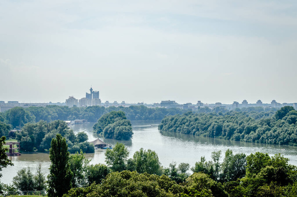 Belgrade, Serbia - July 29, 2014: The Old Fortress on Kalemegdan in the capital of Serbia, Belgrade. A panoramic view of the confluence of the Sava River and the Danube River. - Foto, Imagen