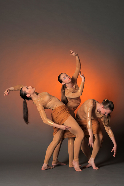 Three dancers - 写真・画像