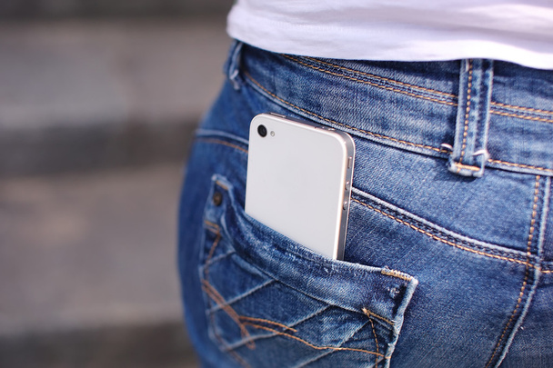 telefon w kieszeni jeansów - Zdjęcie, obraz