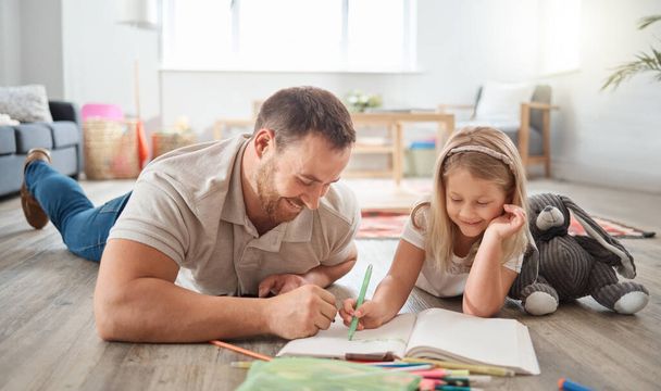 a young father and daughter drawing together at home. - Foto, afbeelding