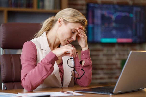 Depressed businesswoman overworked on laptop computer. Tired worker recieved bad online news. Financial crisis, bankruptcy, burnout syndrome, depression, apathy. Fall of cryptocurrencies concept. - Foto, Imagem