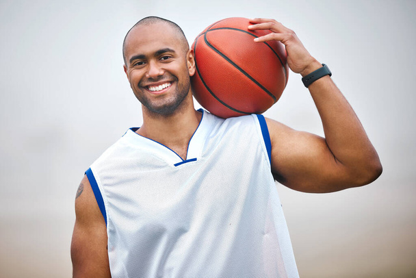 Cropped portrait of a handsome young male basketball player standing outside. - Fotoğraf, Görsel