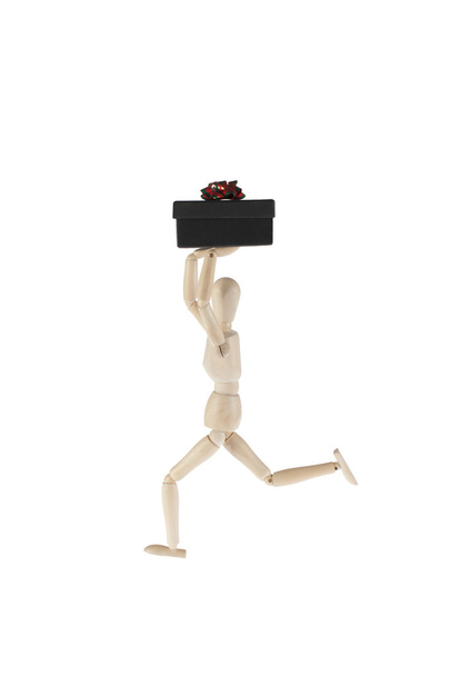 wooden male model carries gift box - Zdjęcie, obraz