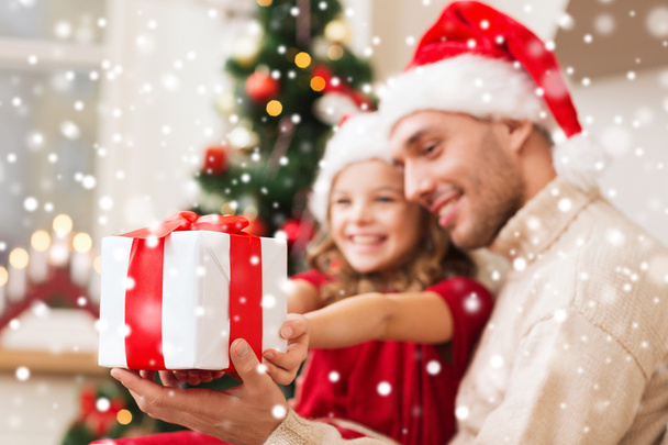 smiling father and daughter holding gift box - Foto, Imagen