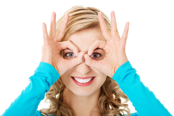 Woman showing ok sign on eyes - Foto, immagini