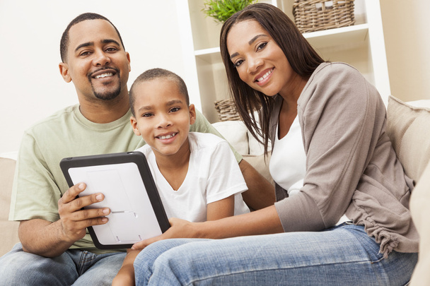 Family using tablet computer together - Foto, Bild