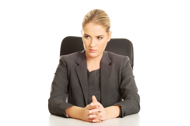 Smiling businesswoman sitting at the desk - Photo, Image