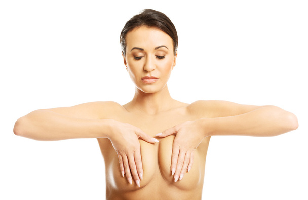 Mulher cobrindo seu peito
 - Foto, Imagem