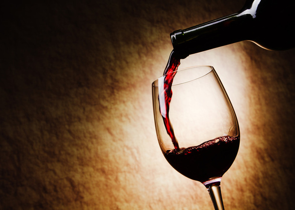 Red Wine glass and Bottle - Valokuva, kuva