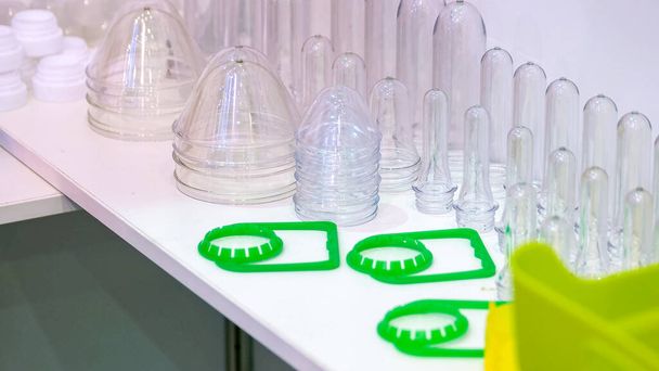 Collection of glassware. Empty transparent test tubes for a lab. - 写真・画像