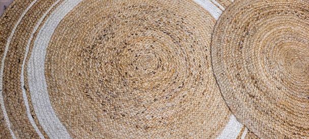 handmade handwork of straw braid transformed into a decoration object - Фото, изображение