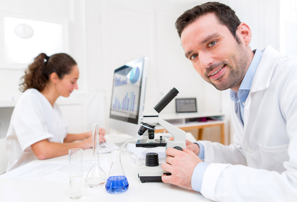 Scientist and her assistant in a laboratory - Foto, Bild