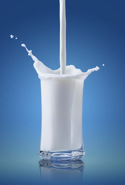 Milk Pouring Splash - Valokuva, kuva