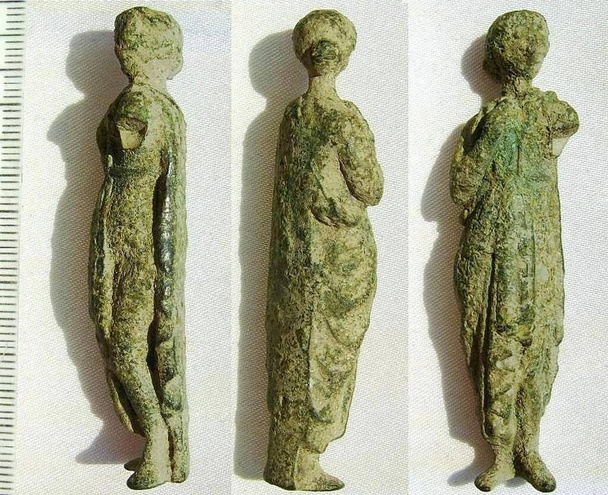 antique figurine of the Roman goddess Cora, three sides - 写真・画像