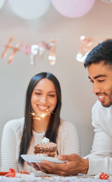 a young couple celebrating a birthday at home. - Foto, Imagen