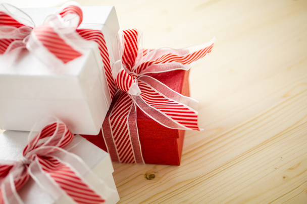 Rode en witte Chtistmas geschenken - Foto, afbeelding