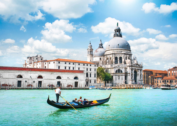 カナル グランデをヴェネツィア、イタリアにゴンドラ - 写真・画像