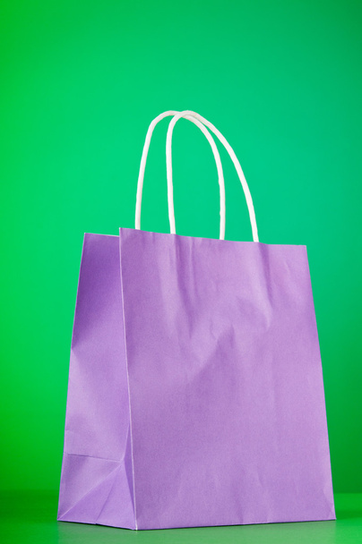 πολύχρωμα χαρτί τσάντες αγορών κλίση φόντο - Φωτογραφία, εικόνα