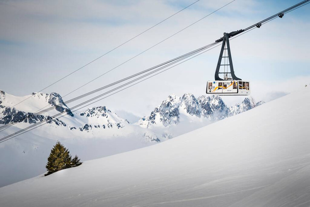 View of the lift surrounded by snow at Oz en Oisans near Alpe d'Huez at Vaujany resort, France - Photo, Image