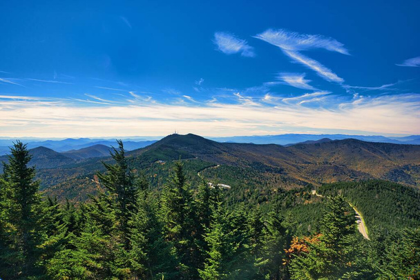An aerial shot of Mount Mitchell and forests during daytime - Fotoğraf, Görsel