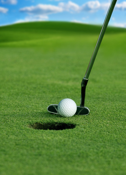Golf club and ball in grass - Foto, imagen