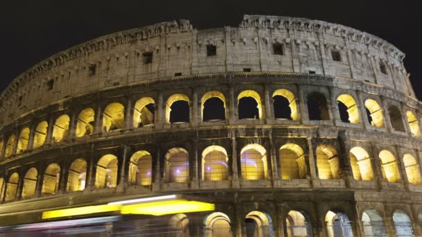 円形劇場、ローマのコロッセオの前での交通 - 映像、動画