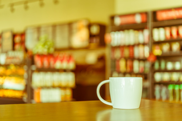 コーヒーショップのコーヒーカップ - 写真・画像