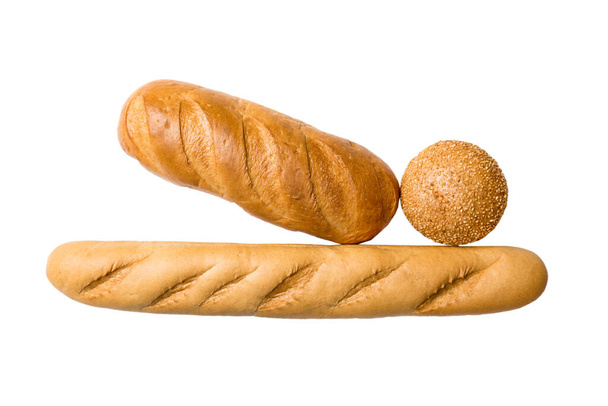 Pão vista superior cortado. Pão recém-apoiado isolado no fundo branco. Pão orgânico fresco. - Foto, Imagem