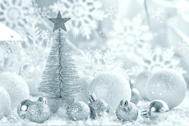 Белые рождественские украшения
 - Фото, изображение