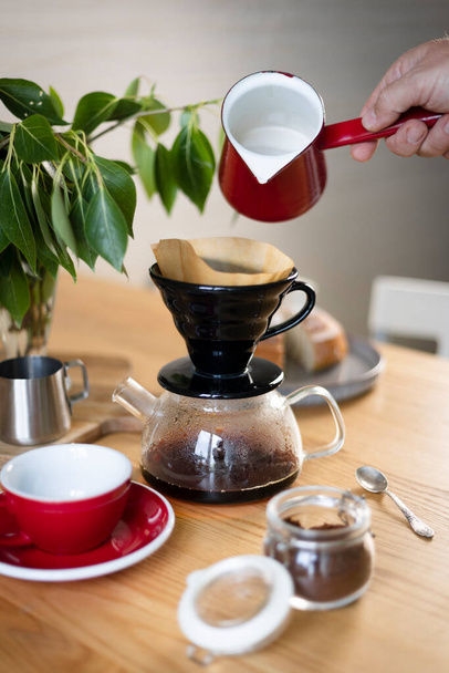 Filter coffee brewing process in the kitche - Foto, Bild