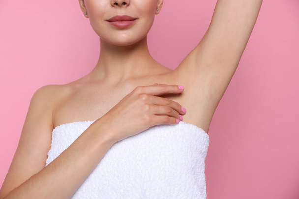 Young woman showing smooth skin after epilation on pink background, closeup - Zdjęcie, obraz